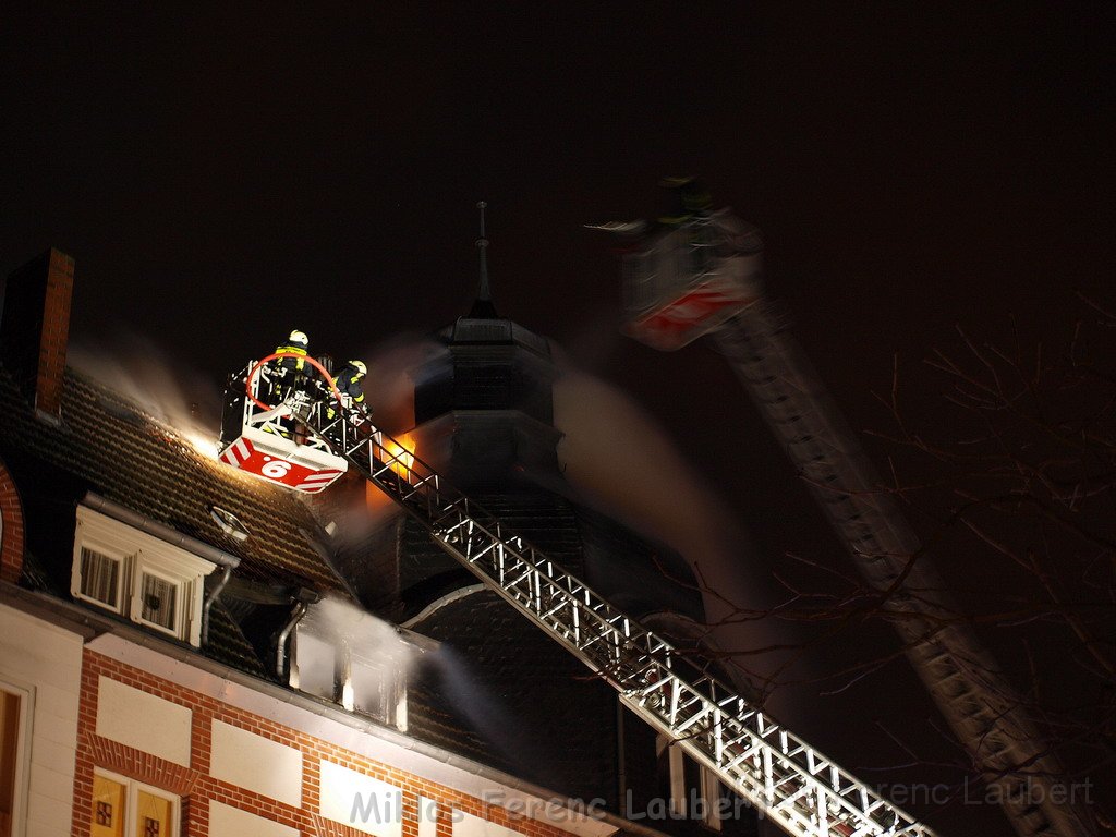 Feuer 3 Dachstuhlbrand Koeln Muelheim Gluecksburgstr P045.JPG